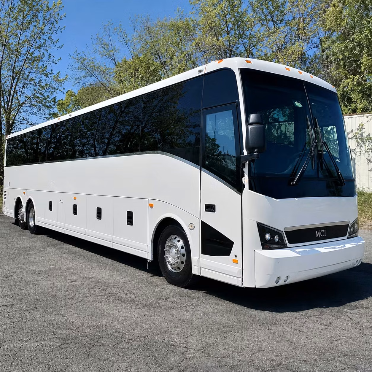 heading to ak chin pavilion from gilbert a charter bus makes it easy